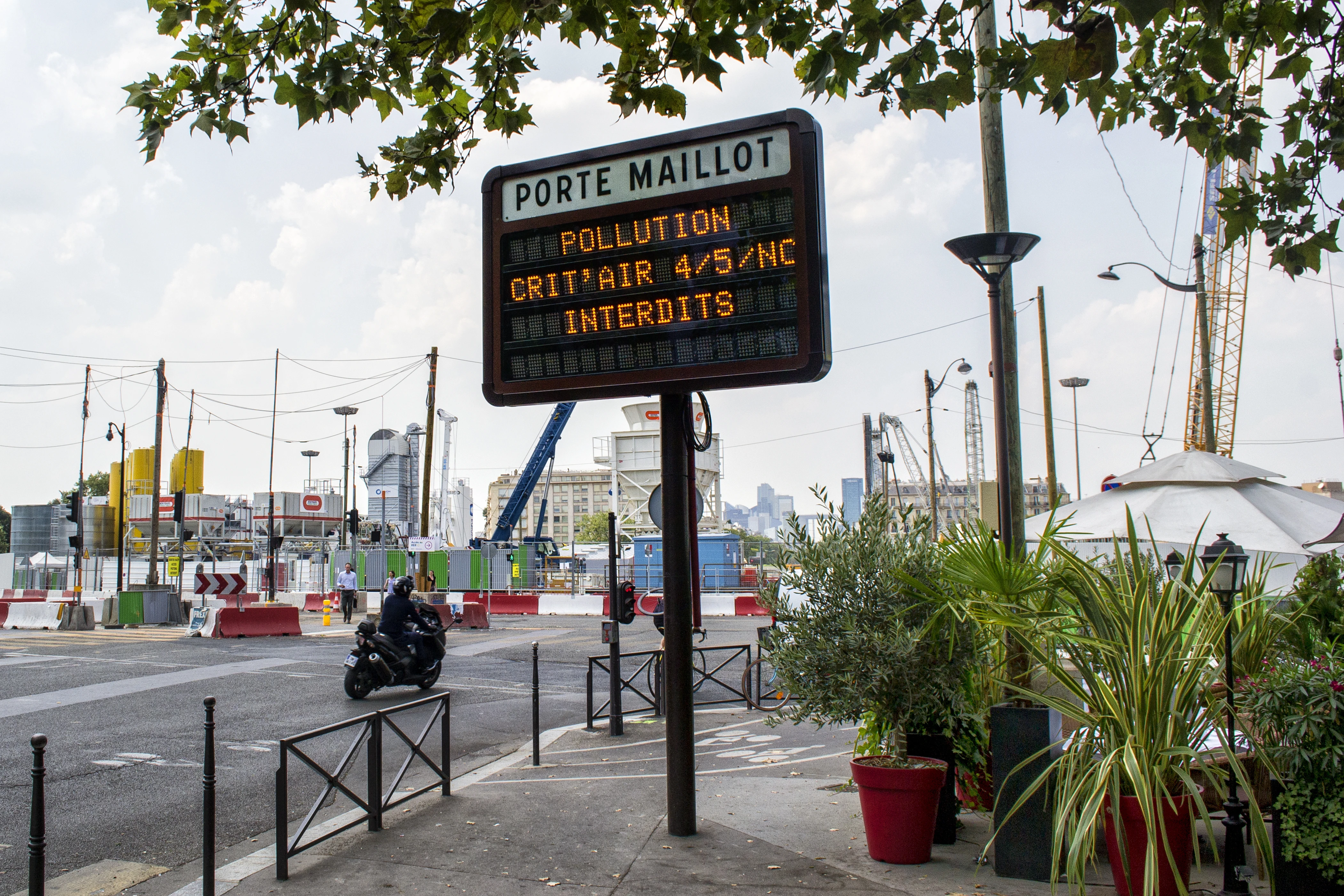 ZFE : entre incertitudes législatives et réalités terrain, comment s'adapter en 2025 ?